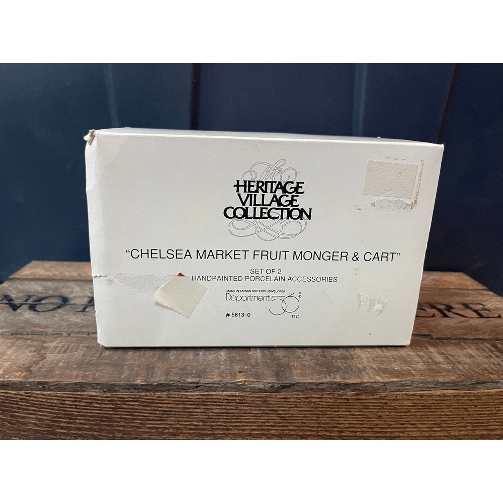 Department 56 Heritage Village CHELSEA MARKET FRUIT MONGER & CART 5813-0 Set
